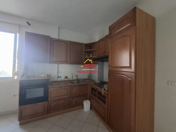 Vlore, shitet apartament 1+1+Ballkon Kati 2, 75 m² 130.000 € (Rruga Gjergj Kastrioti)