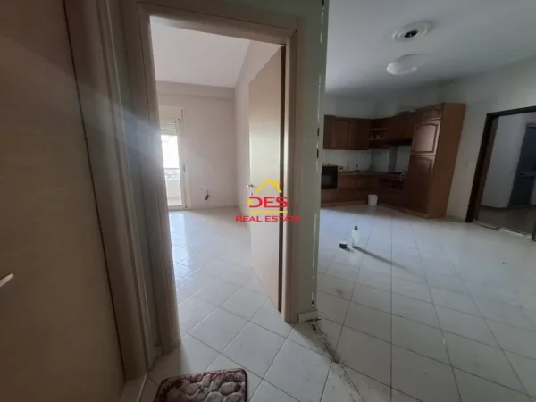 Vlore, shitet apartament 1+1+Ballkon Kati 2, 75 m² 130.000 € (Rruga Gjergj Kastrioti)
