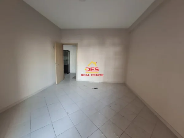 Vlore, shitet apartament 1+1+Ballkon Kati 2, 75 m² 130.000 € (Rruga Gjergj Kastrioti)