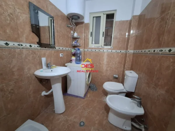 Vlore, shitet apartament 1+1+Ballkon Kati 2, 75 m² 130.000 € (Rruga Gjergj Kastrioti)