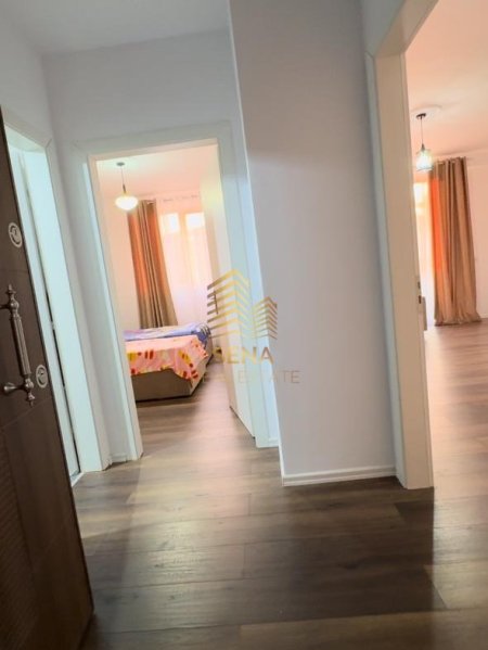 Tirane, jepet me qera apartament 2+1+Ballkon Kati 4, 80 m² 450 € (Shkoze)