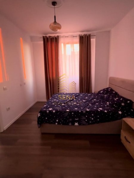 Tirane, jepet me qera apartament 2+1+Ballkon Kati 4, 80 m² 450 € (Shkoze)