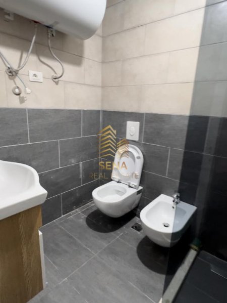 Tirane, jepet me qera apartament 2+1+Ballkon Kati 4, 80 m² 450 € (Shkoze)