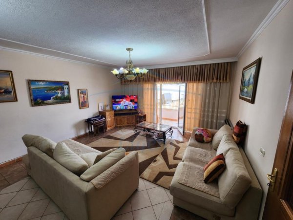 Tirane, shitet apartament 3+1 Kati 7, 163 m² 330.000 € (Komuna e Parisit)