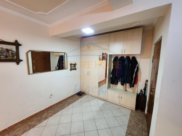 Tirane, shitet apartament 3+1 Kati 7, 163 m² 330.000 € (Komuna e Parisit)