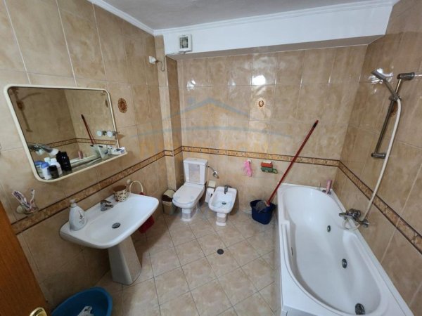 Tirane, shitet apartament 3+1 Kati 7, 163 m² 330.000 € (Komuna e Parisit)