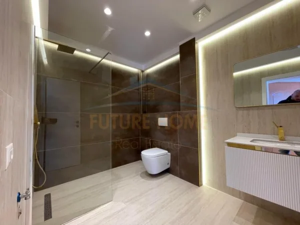 Tirane, shitet apartament 2+1 Kati 10, 101 m² 212.000 € (Rruga e kavajes)