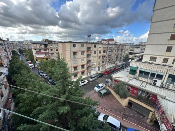 Tirane, jepet me qera apartament 1+1 Kati 1, 70 m² 300 € (Lapraka)