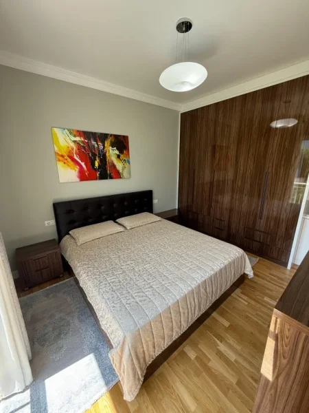 Tirane, jepet me qera apartament 2+1+Ballkon , 120 m² 1.600 € (TEG)