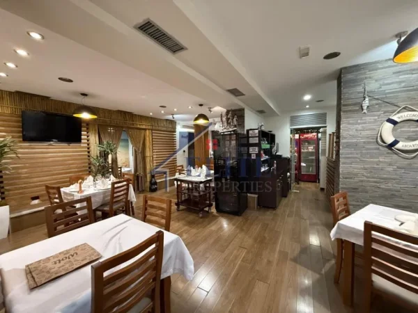 Tirane, jepet me qera bar-resorant Kati 0, 140 m² 1.800 € (Ministria e Jashtme)