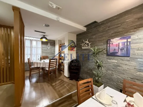 Tirane, jepet me qera bar-resorant Kati 0, 140 m² 1.800 € (Ministria e Jashtme)
