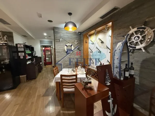 Tirane, jepet me qera bar-resorant Kati 0, 140 m² 1.800 € (Ministria e Jashtme)