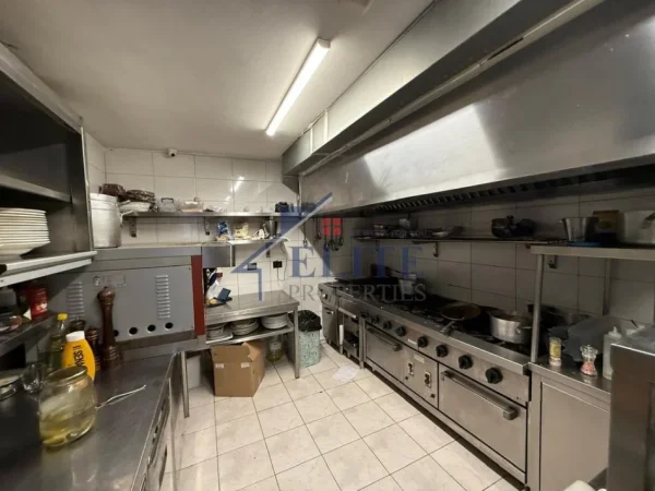 Tirane, jepet me qera bar-resorant Kati 0, 140 m² 1.800 € (Ministria e Jashtme)