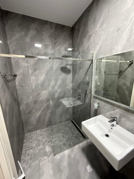 Tirane, jepet me qera apartament 2+1+Ballkon Kati 1, 110 m² 1.600 € (Teg)