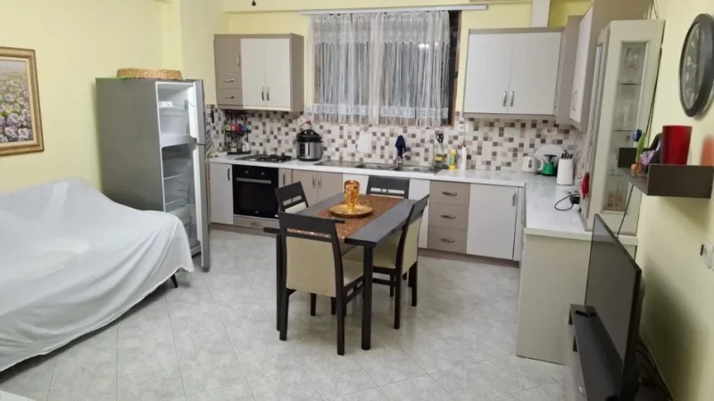 Sarande, jepet me qera 2+1+Ballkon Kati 0, 120 m² 