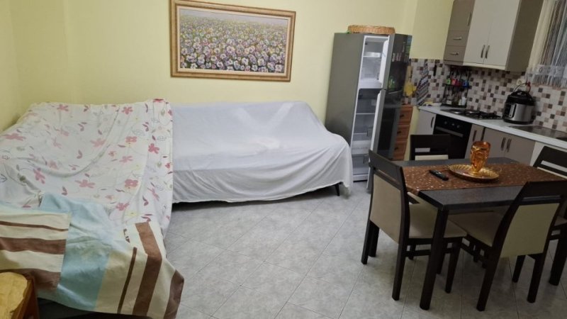 Sarande, jepet me qera 2+1+Ballkon Kati 0, 120 m² 