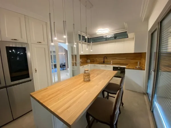 Tirane, shitet Vile 3+1 , 265 m² 820.000 € (Pallati i Brigadave)