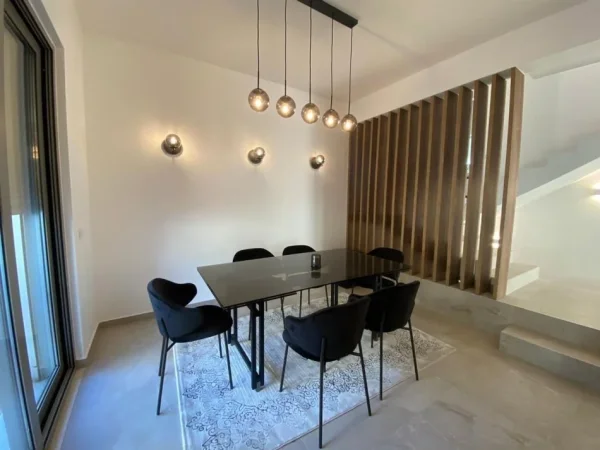 Tirane, shitet Vile 3+1 , 265 m² 820.000 € (Pallati i Brigadave)