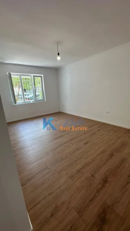 Tirane, shitet apartament 2+1+Ballkon Kati 1, 62 m² 118.000 € (Varri i Bamit)