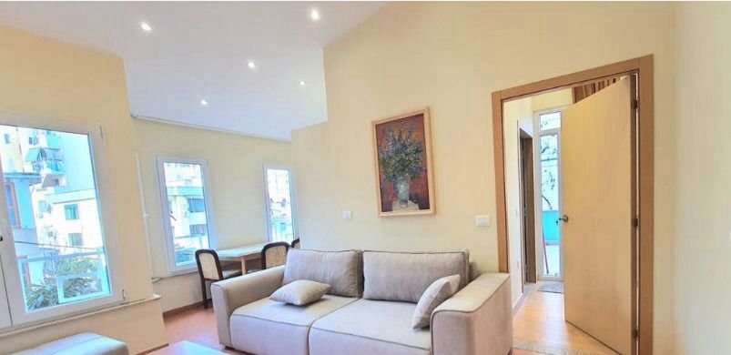 Tirane, jepet me qera Vile 2+1 Kati 3, 120 m² 650 € (myslym shyri)