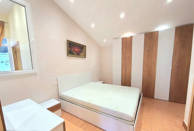Tirane, jepet me qera Vile 2+1 Kati 3, 120 m² 650 € (myslym shyri)