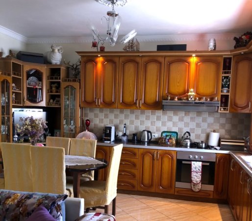 Tirane, jepet me qera apartament 2+1+Ballkon Kati 2, 270 € (Koncita Konomi)