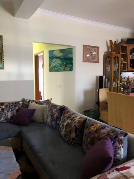 Tirane, jepet me qera apartament 2+1+Ballkon Kati 2, 270 € (Koncita Konomi)