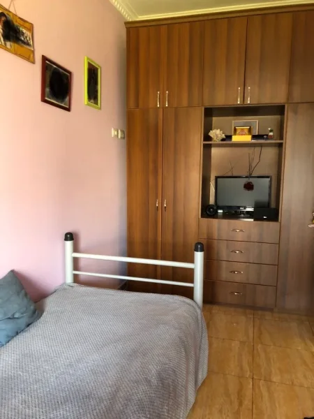 Tirane, jepet me qera apartament 2+1+Ballkon Kati 2, 270 € (Koncita Konomi)