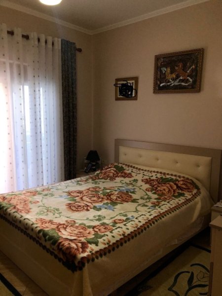 Tirane, jepet me qera apartament 2+1+Ballkon Kati 2, 270 € (Koncita Konomi)