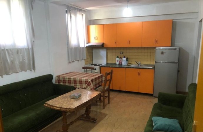 Tirane, jepet me qera apartament 1+1 Kati 1, 80 m² 300 € (QSUT)