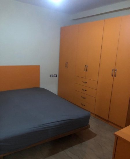 Tirane, jepet me qera apartament 1+1 Kati 1, 80 m² 300 € (QSUT)