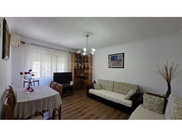 Tirane, jepet me qera apartament 2+1 Kati 5, 500 € (rruga e Kosovareve)