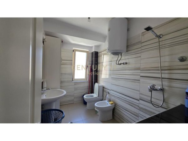 Tirane, jepet me qera apartament 2+1 Kati 5, 500 € (rruga e Kosovareve)