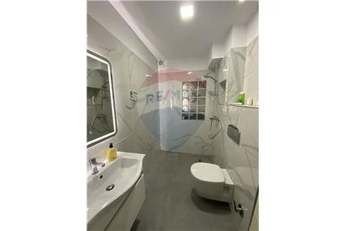 Tirane, shitet apartament 1+1 Kati 4, 59 m² 85.000 € (Irfan Tomini)