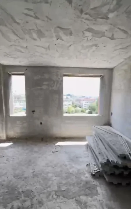 Tirane, shitet apartament 2+1+Ballkon Kati 3, 113 m² 170.000 € (Te Restorant Qordja)