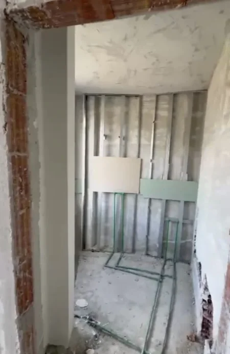 Tirane, shitet apartament 2+1+Ballkon Kati 3, 113 m² 170.000 € (Te Restorant Qordja)