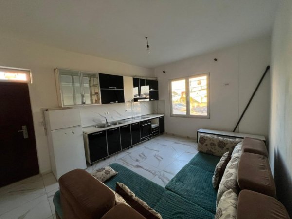 Tirane, jepet me qera Vile 2+1 Kati 1, 68 m² 300 € (qytet studenti)