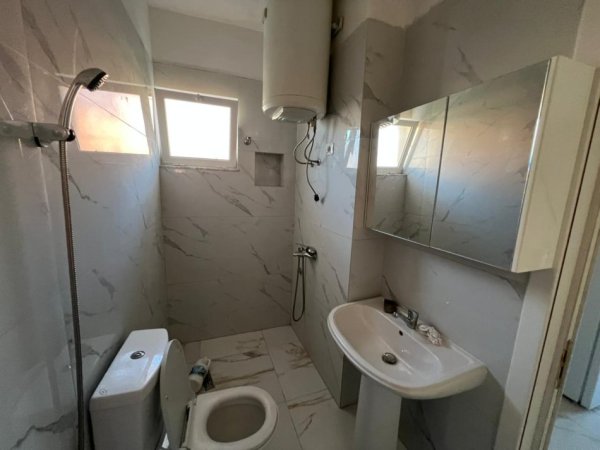 Tirane, jepet me qera Vile 2+1 Kati 1, 68 m² 300 € (qytet studenti)