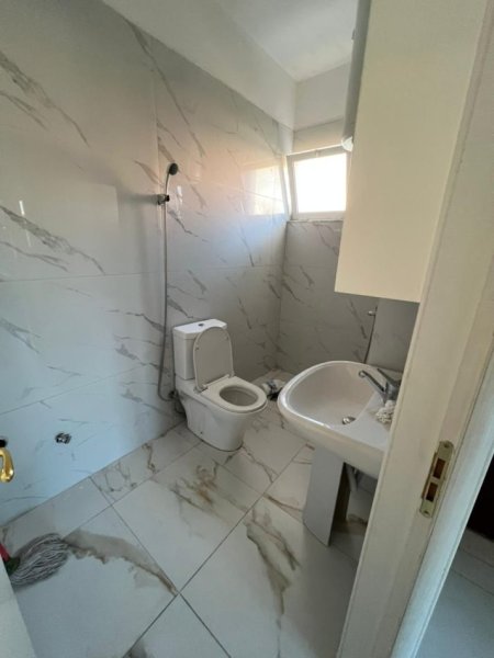 Tirane, jepet me qera Vile 2+1 Kati 1, 68 m² 300 € (qytet studenti)
