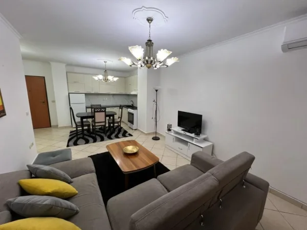 Tirane, jepet me qera apartament 2+1 Kati 4, 87 m² 600 € (Komuna e Parisit)