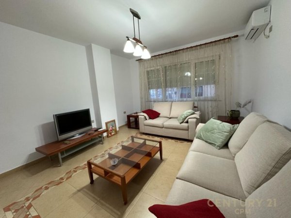 Tirane, jepet me qera apartament 2+1 Kati 6, 84 m² 650 € (Sheshi Wilson)