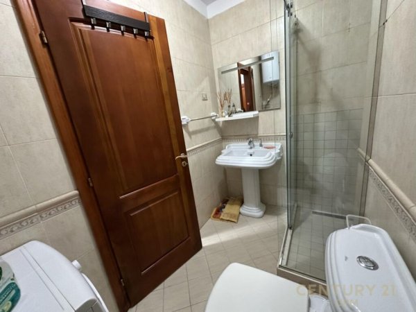 Tirane, jepet me qera apartament 2+1 Kati 6, 84 m² 650 € (Sheshi Wilson)