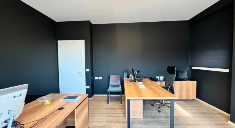 Tirane, jepet me qera zyre Kati 7, 160 m² 1.800 € (Prane Rruges se Durresit)