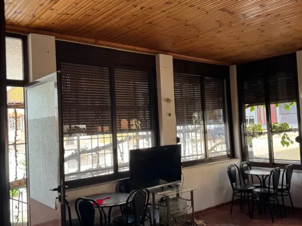 Tirane, jepet me qera lokal Kati 1, 75 m² 800 € (Rruga e Kavajës)