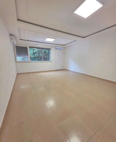 Tirane, jepet me qera ambjent biznesi Kati 0, 200 m² 1.500 € (Stadiumi Dinamo, Tirane)