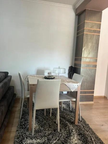 Tirane, jepet me qera apartament 2+1 Kati 7, 70 m² 600 € (Rruga Bardhyl)
