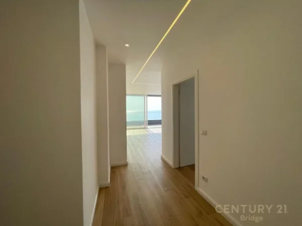 Shengjin, shitet apartament 2+1+Aneks+Ballkon Kati 8, 350.000 € 
