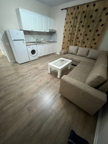 Tirane, jepet me qera apartament 1+1 Kati 1, 70 m² 350 € (5 Maji)