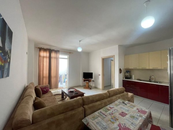 Tirane, jepet me qera apartament 1+1+Ballkon Kati 2, 70 m² 400 € (Bar Artisti Astir)