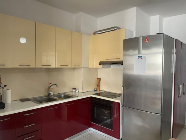 Tirane, jepet me qera apartament 1+1+Ballkon Kati 2, 70 m² 400 € (Bar Artisti Astir)
